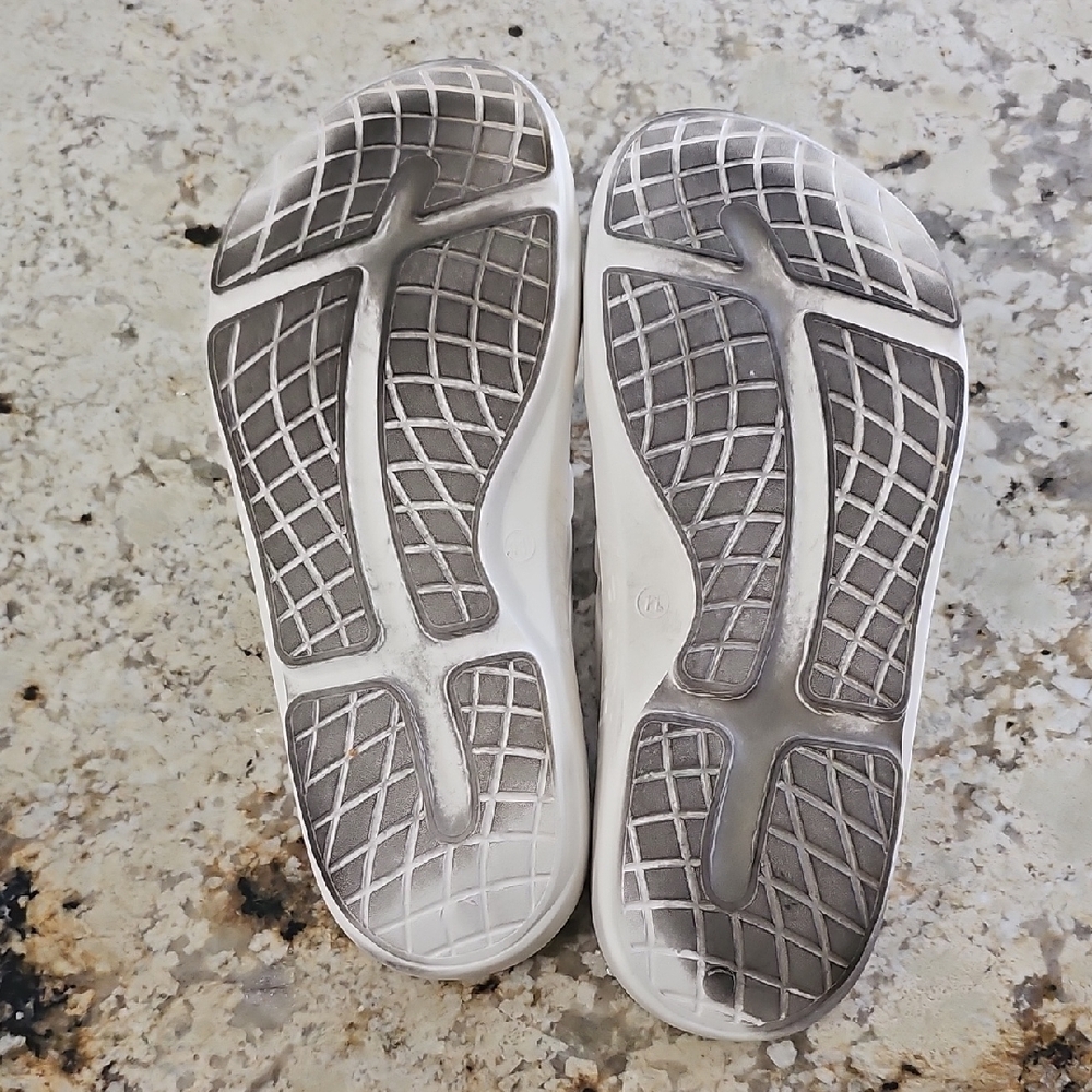 Hurley White Flip Flop Sandals - Picture 4 of 4